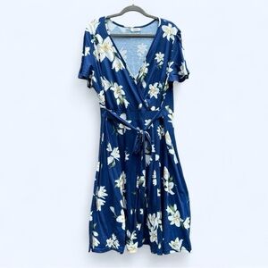 Pinup Fashion Floral Short Sleeve V-Neck Dress in Blue/White Size 24W NWOT